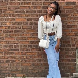 Meet your Posher, Amia